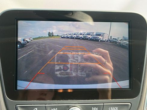 Used 2017 Chevrolet Malibu LT FWD image 14
