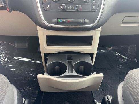 Used 2019 Dodge Grand Caravan SE w/ UConnect Hands-Free Group FWD image 21
