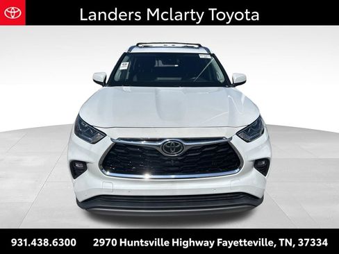 Used 2022 Toyota Highlander Platinum FWD image 2