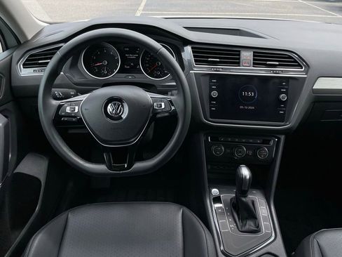 Used 2020 Volkswagen Tiguan SE FWD image 11