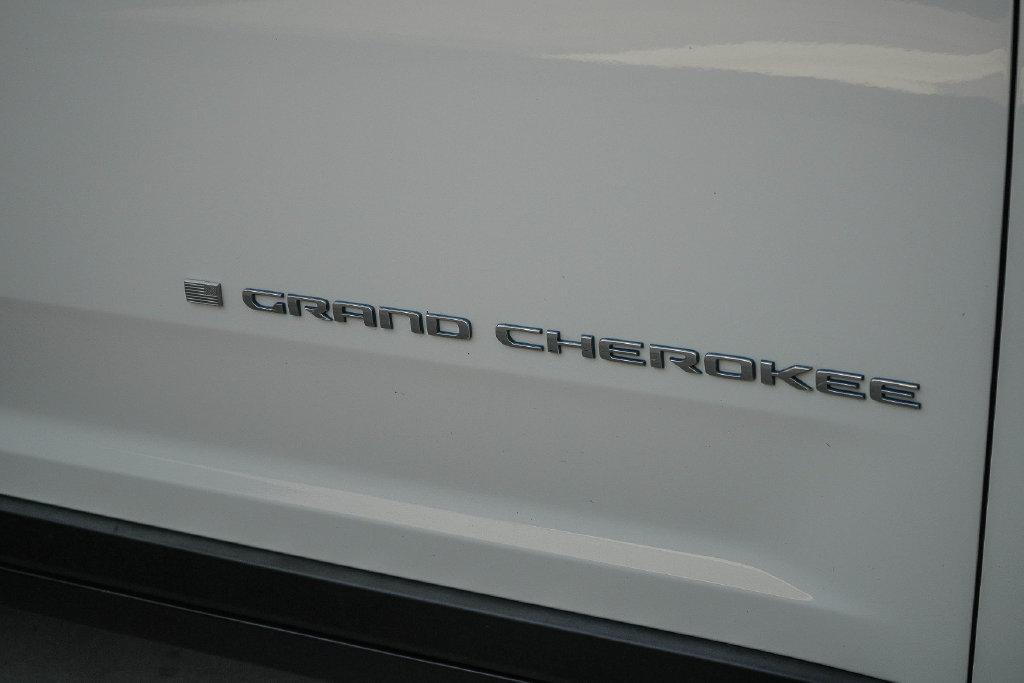 Used 2023 Jeep Grand Cherokee 4WD 4xe image 9