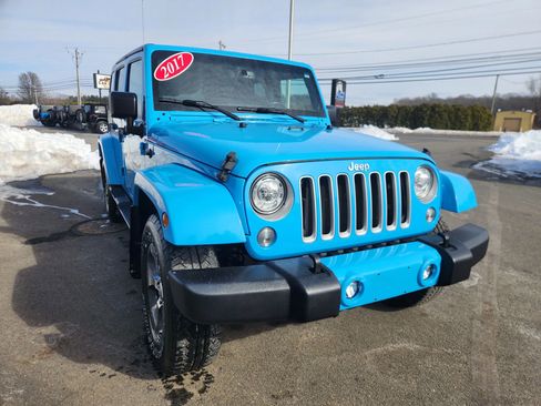 Used 2017 Jeep Wrangler Unlimited Sahara w/ Connectivity Group image 21