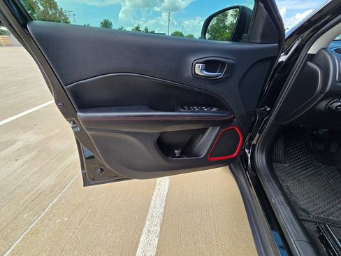 Used 2019 Jeep Compass Trailhawk w/ Cold Weather Group AWD/4WD image 14