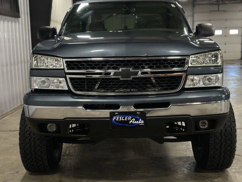 Used 2006 Chevrolet Silverado 1500 LT w/ Onstar Plus Package image 2