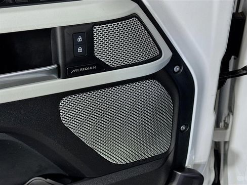 Used 2023 Land Rover Defender 130 SE image 21
