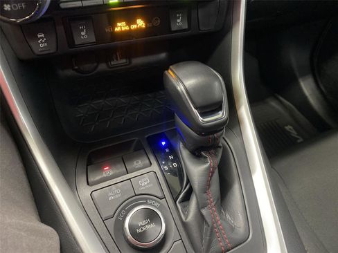 Used 2024 Toyota RAV4 SE w/ Weather & Moonroof Package AWD/4WD image 25