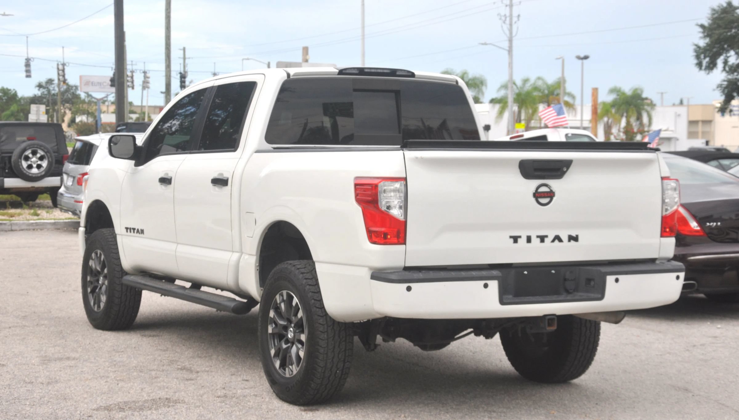 Used 2018 Nissan Titan SV w/ SV Convenience Package RWD image 23