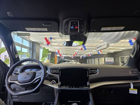 New 2025 Jeep Wagoneer L Series II AWD/4WD image 7