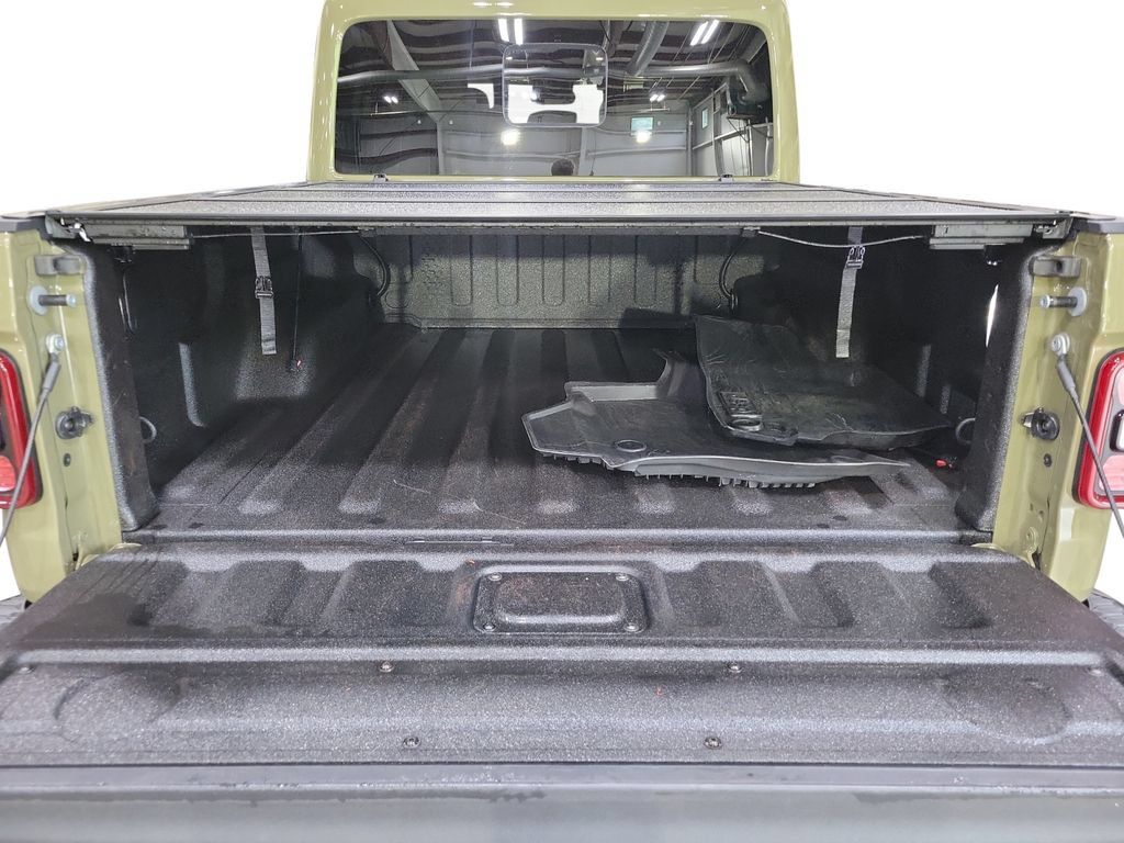 Used 2025 Jeep Gladiator Rubicon AWD/4WD image 26
