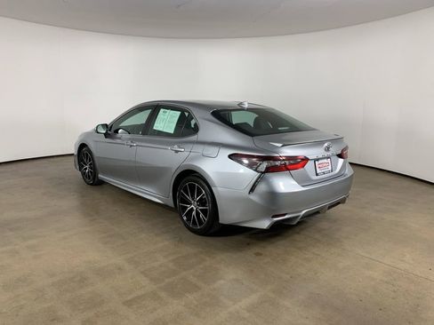 Used 2024 Toyota Camry SE image 14