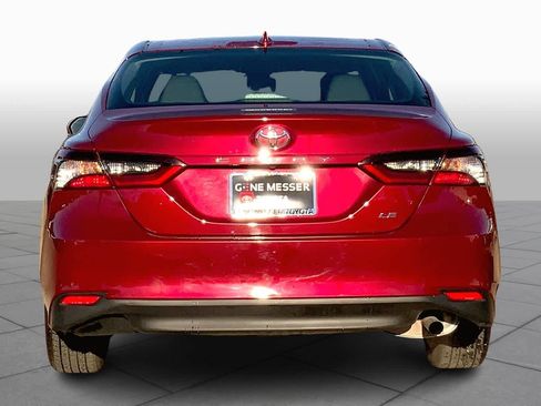 Used 2022 Toyota Camry LE FWD image 5