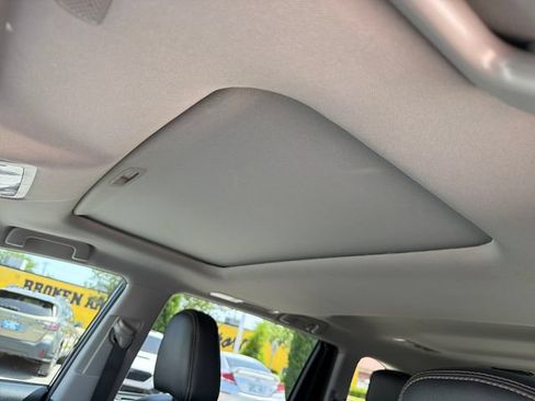 Used 2019 Toyota Highlander XLE AWD/4WD image 16