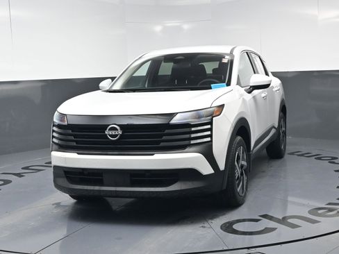 Used 2025 Nissan Kicks SV w/ Charging Package image 11