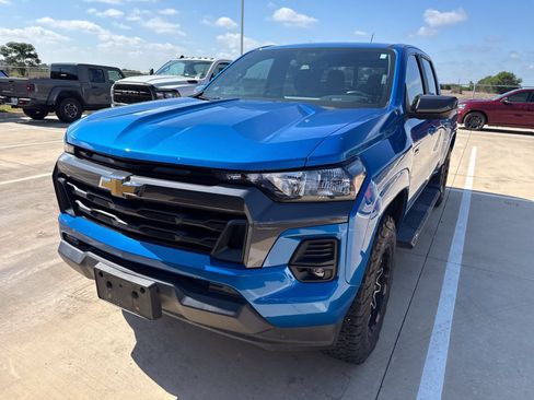 Used 2023 Chevrolet Colorado LT w/ LT Convenience Package II RWD image 2