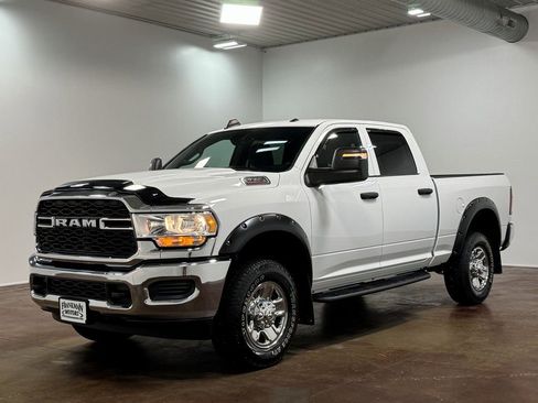 Used 2024 RAM 2500 Tradesman w/ Chrome Appearance Group image 7