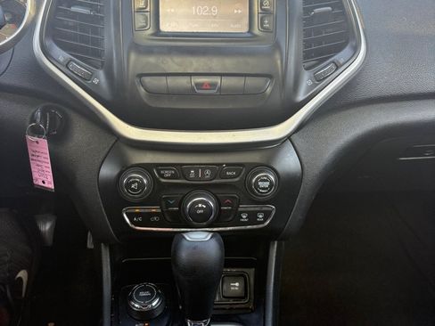 Used 2015 Jeep Cherokee Latitude w/ Cold Weather Group AWD/4WD image 14