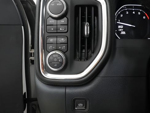 Used 2020 GMC Sierra 1500 SLT w/ SLT Convenience Package AWD/4WD image 19