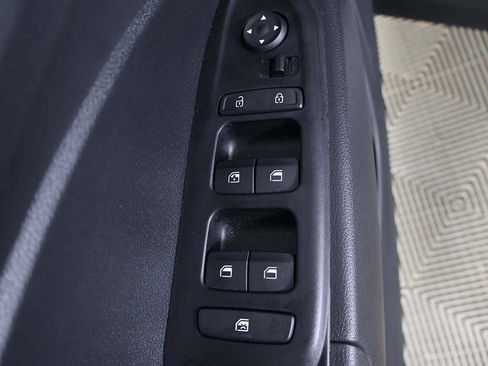 Certified 2024 Hyundai Venue SEL FWD image 33