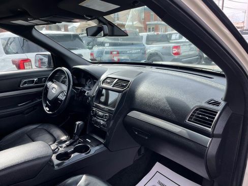 Used 2018 Ford Explorer XLT w/ Equipment Group 202A image 11