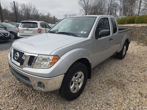 Used 2011 Nissan Frontier SV w/ SV Premium Utility Pkg image 3