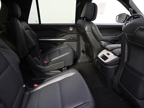 New 2025 Lincoln Navigator Reserve w/ Jet Appearance Package image 18