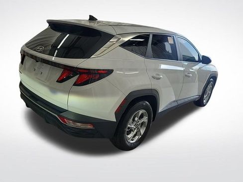 Used 2024 Hyundai Tucson SE FWD image 2