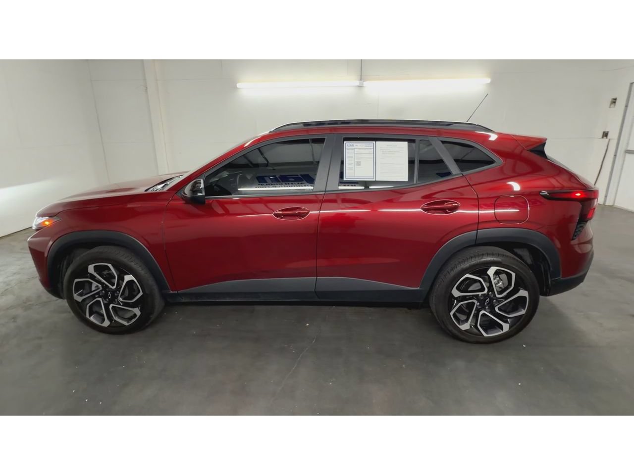 Certified 2025 Chevrolet Trax RS w/ Sunroof Package FWD image 5