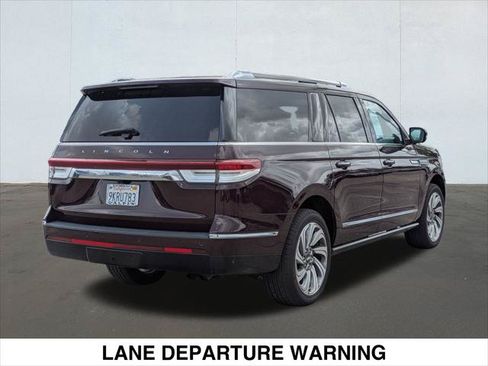 Used 2024 Lincoln Navigator L Reserve AWD/4WD image 5