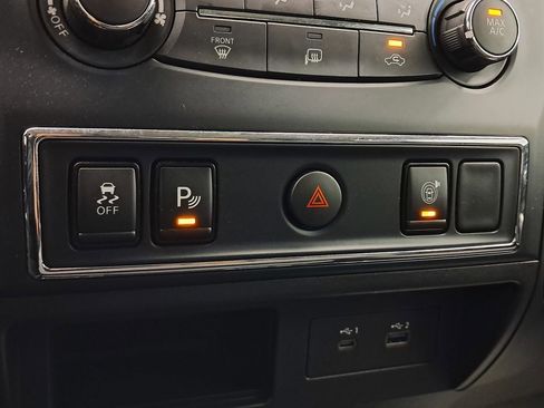 Used 2023 Nissan Titan SV image 23