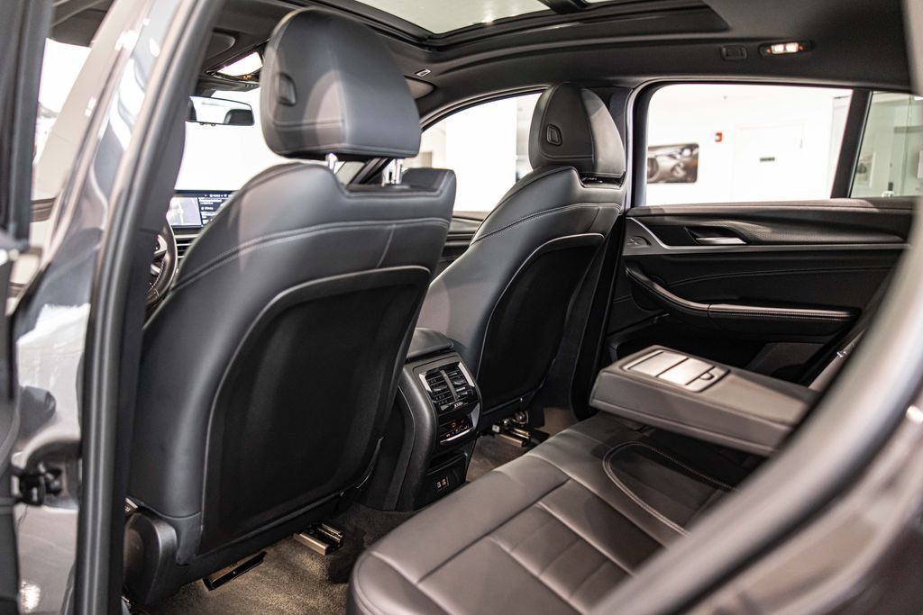 Used 2023 BMW X4 M40i AWD/4WD image 36