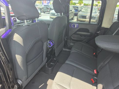 Used 2021 Jeep Wrangler Unlimited Sahara w/ Uconnect 4C Nav & Sound Group AWD/4WD image 13