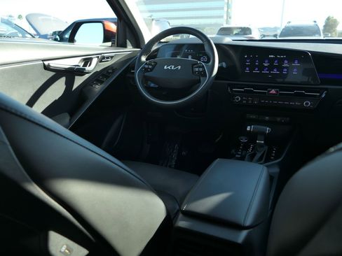 Used 2023 Kia Niro SX image 24
