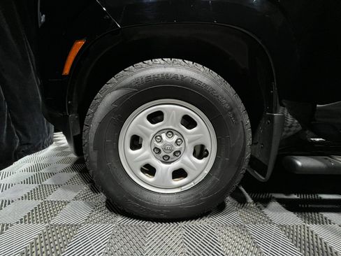 Certified 2022 Nissan Frontier S image 26