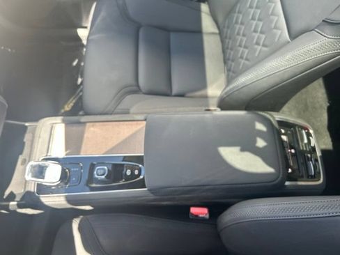 Certified 2025 Volvo XC90 B6 Plus AWD/4WD image 29