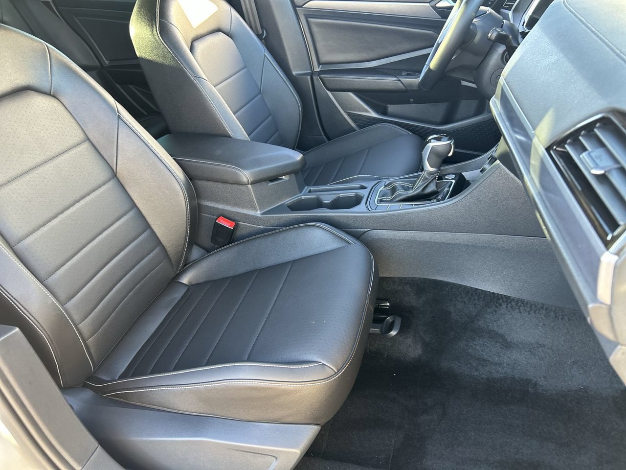 Certified 2023 Volkswagen Jetta SE w/ Panoramic Sunroof Package FWD image 7
