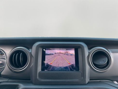 Used 2022 Jeep Gladiator Sport image 16