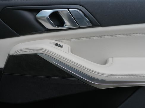 Certified 2022 BMW X5 xDrive45e image 30