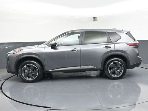 Used 2024 Nissan Rogue SV image 4