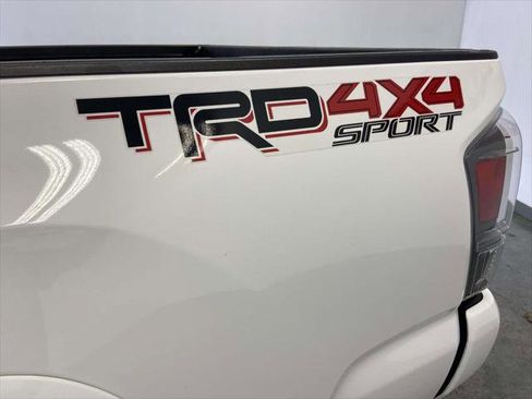 Certified 2022 Toyota Tacoma TRD Sport w/ Technology Package AWD/4WD image 11