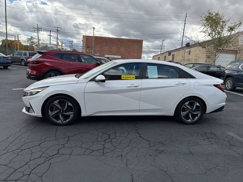 Used 2022 Hyundai Elantra Limited image 4