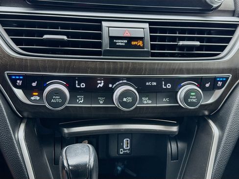 Used 2018 Honda Accord Touring image 12