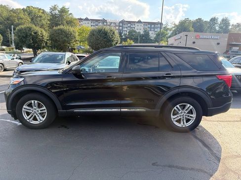 Used 2020 Ford Explorer XLT w/ Equipment Group 202A AWD/4WD image 3