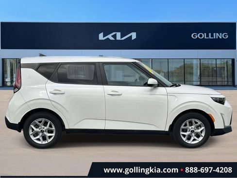 Certified 2023 Kia Soul LX w/ Option Group 015 FWD image 2