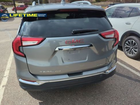 Used 2023 GMC Terrain SLT image 4