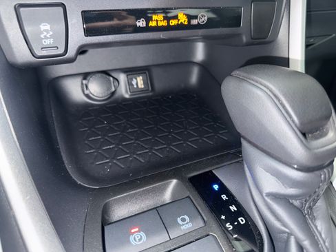 Used 2025 Toyota RAV4 LE AWD/4WD image 23