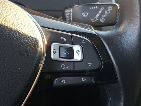 Used 2016 Volkswagen Golf SE image 22