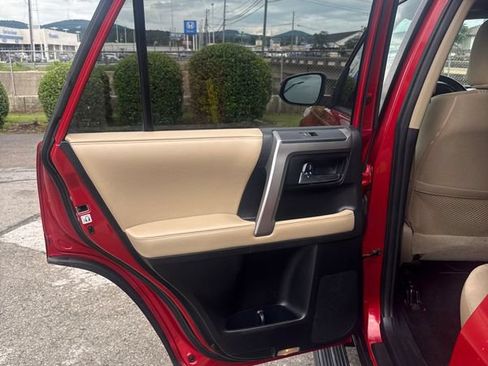 Used 2016 Toyota 4Runner SR5 RWD image 11