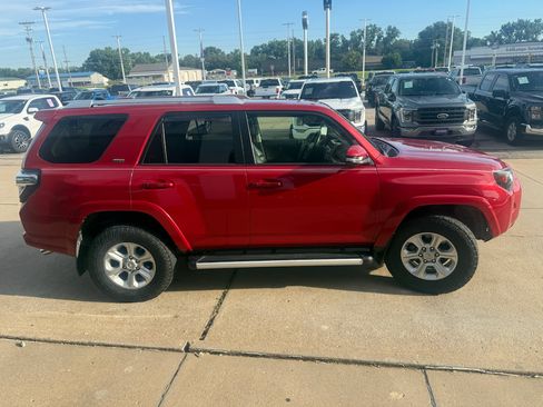 Used 2017 Toyota 4Runner SR5 Premium w/ Four Season Floor Mat Package AWD/4WD image 5