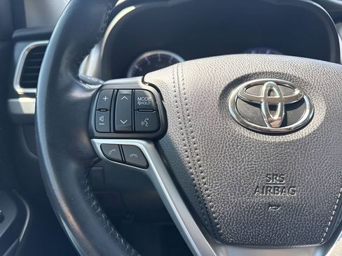 Used 2018 Toyota Highlander XLE image 15