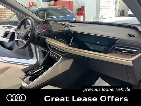 Used 2025 Audi Q5 Premium w/ Convenience Package AWD/4WD image 24